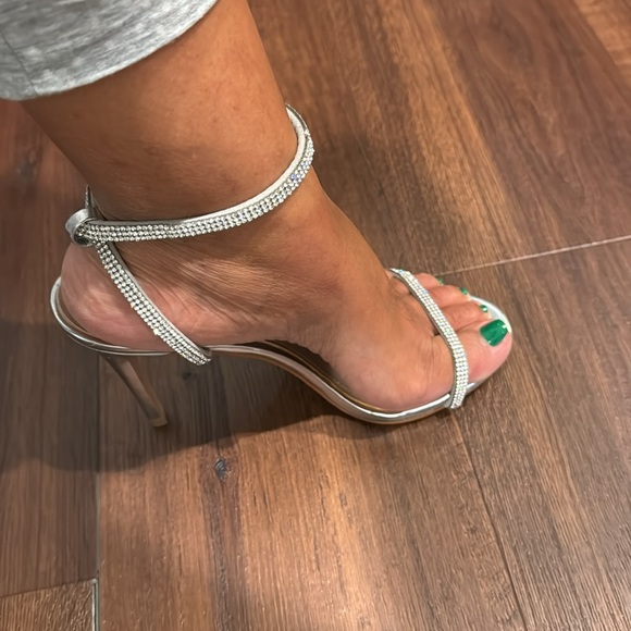 Steve Madden NWT Breslin Woman’s Silver Heels with Rhinestones details. - Picture 6 of 8